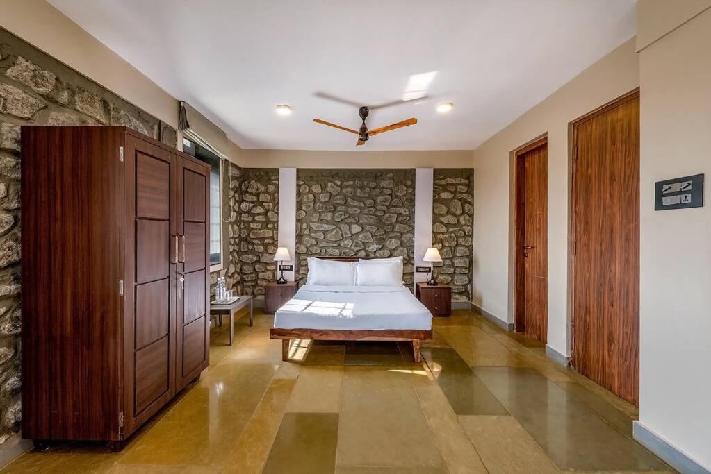 Stone Mansion By Phoenix Stays Igatpuri Exterior photo