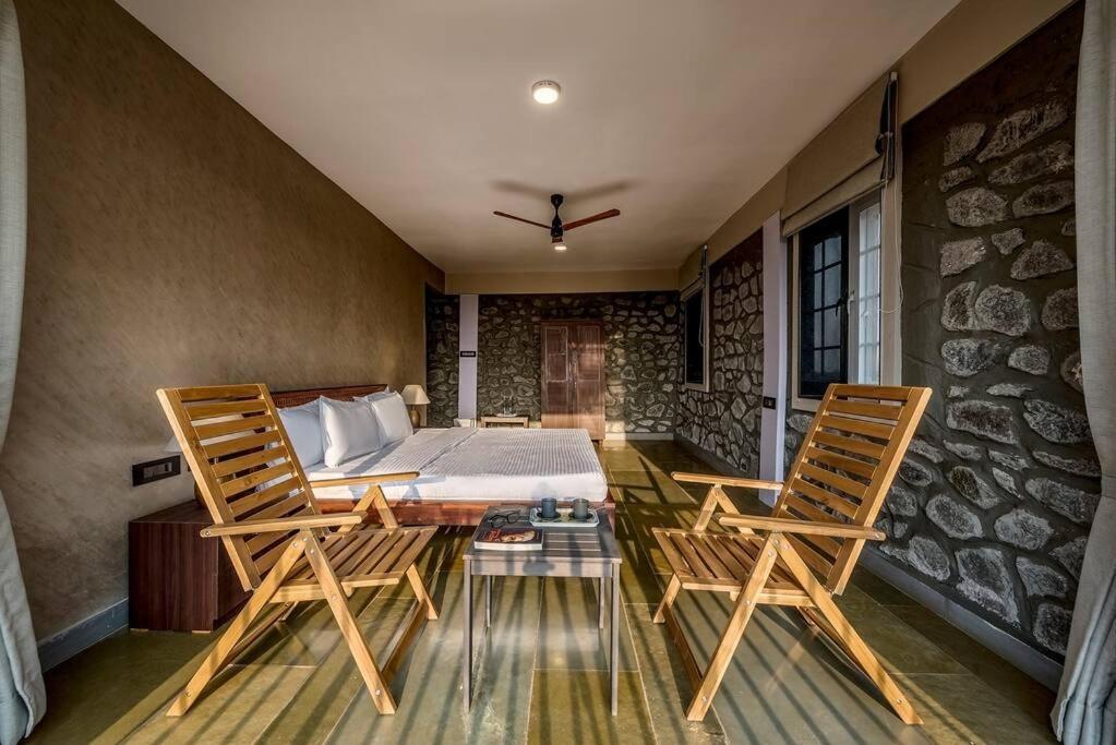 Stone Mansion By Phoenix Stays Igatpuri Exterior photo