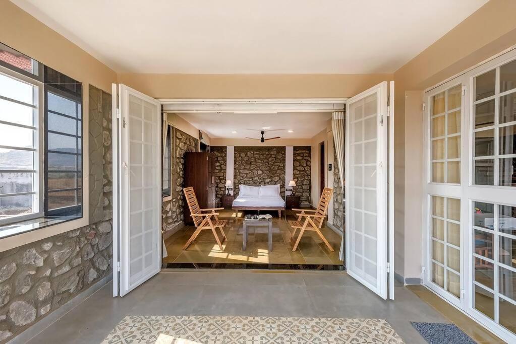 Stone Mansion By Phoenix Stays Igatpuri Exterior photo