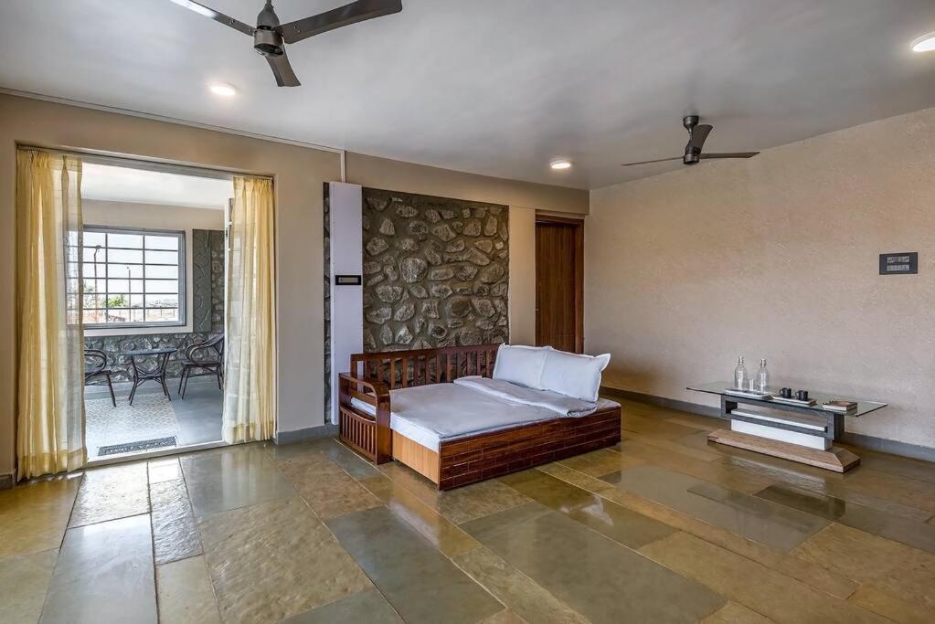 Stone Mansion By Phoenix Stays Igatpuri Exterior photo