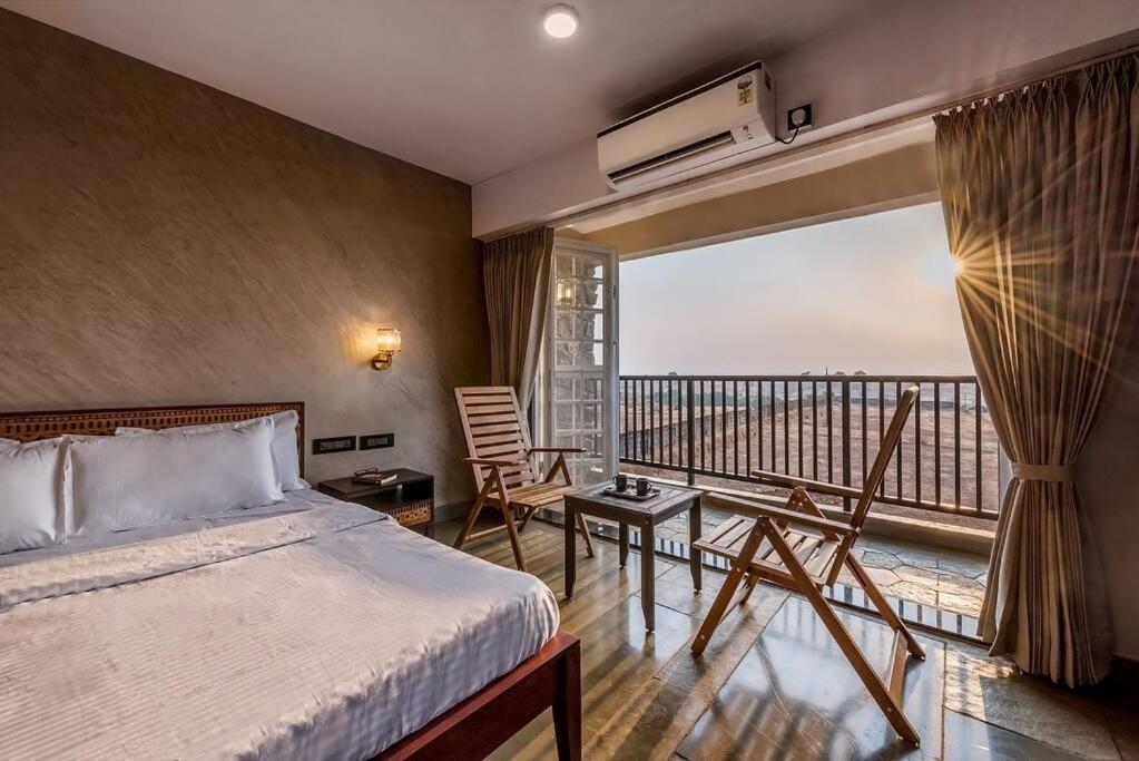 Stone Mansion By Phoenix Stays Igatpuri Exterior photo