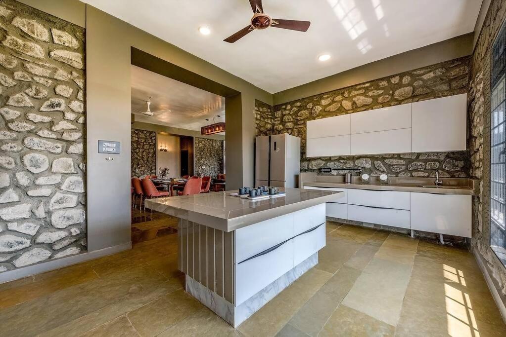 Stone Mansion By Phoenix Stays Igatpuri Exterior photo