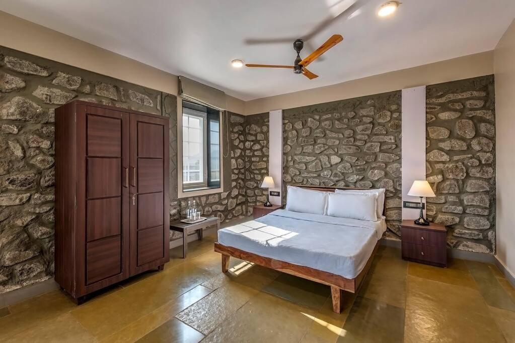 Stone Mansion By Phoenix Stays Igatpuri Exterior photo
