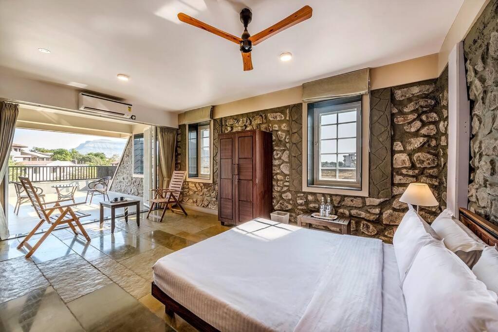 Stone Mansion By Phoenix Stays Igatpuri Exterior photo