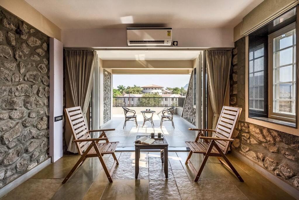 Stone Mansion By Phoenix Stays Igatpuri Exterior photo