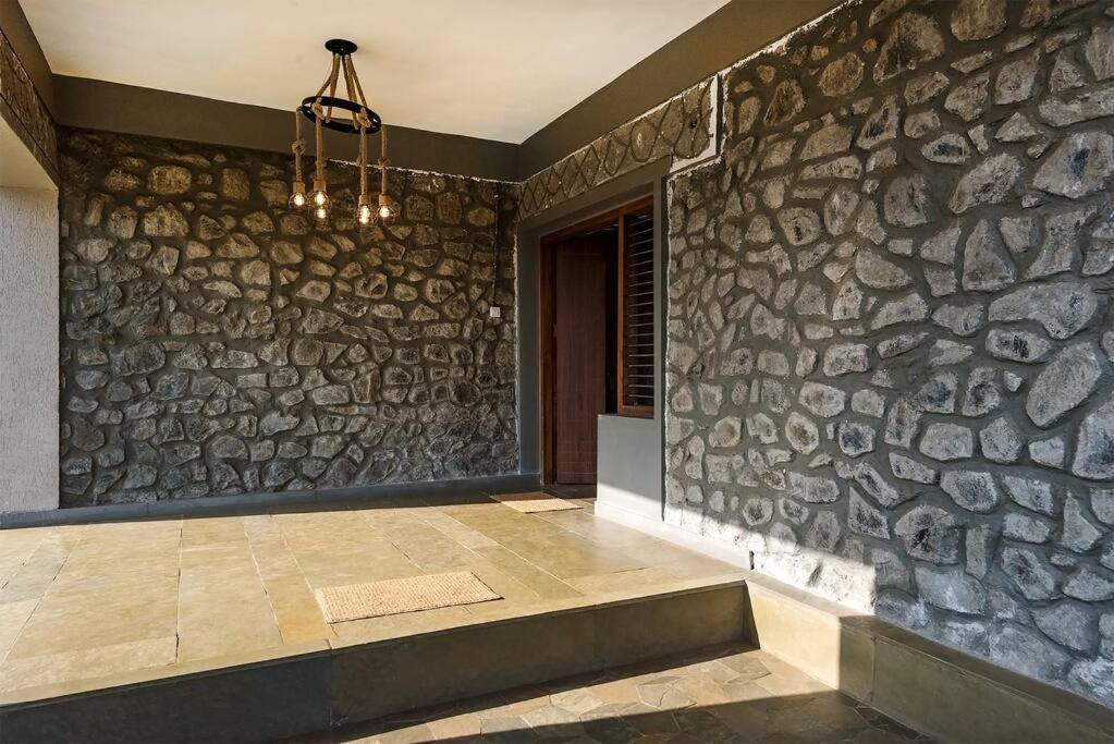 Stone Mansion By Phoenix Stays Igatpuri Exterior photo